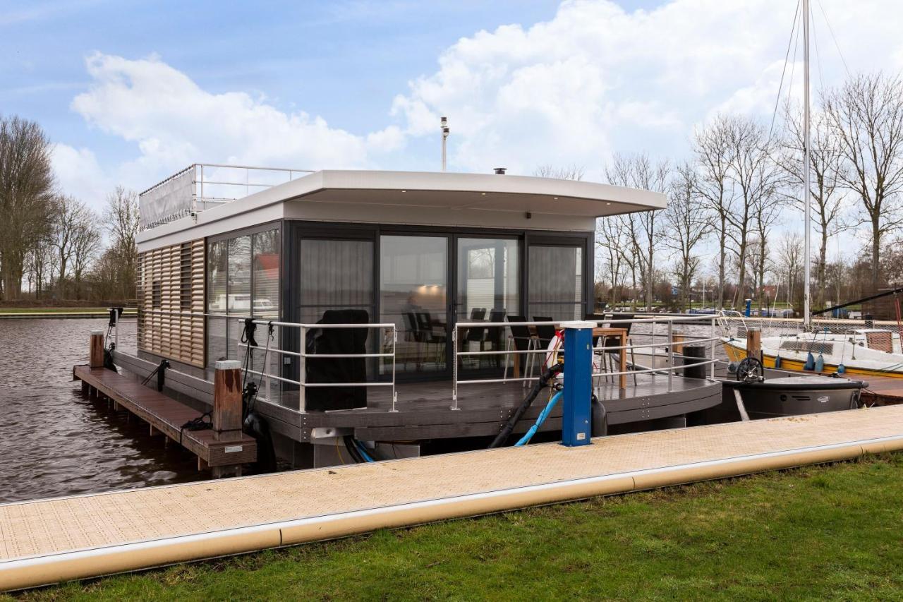 Welcome In - Houseboat 'Elysium' Met Eigen Aanlegsteiger Sneek - Offingawier Exterior photo