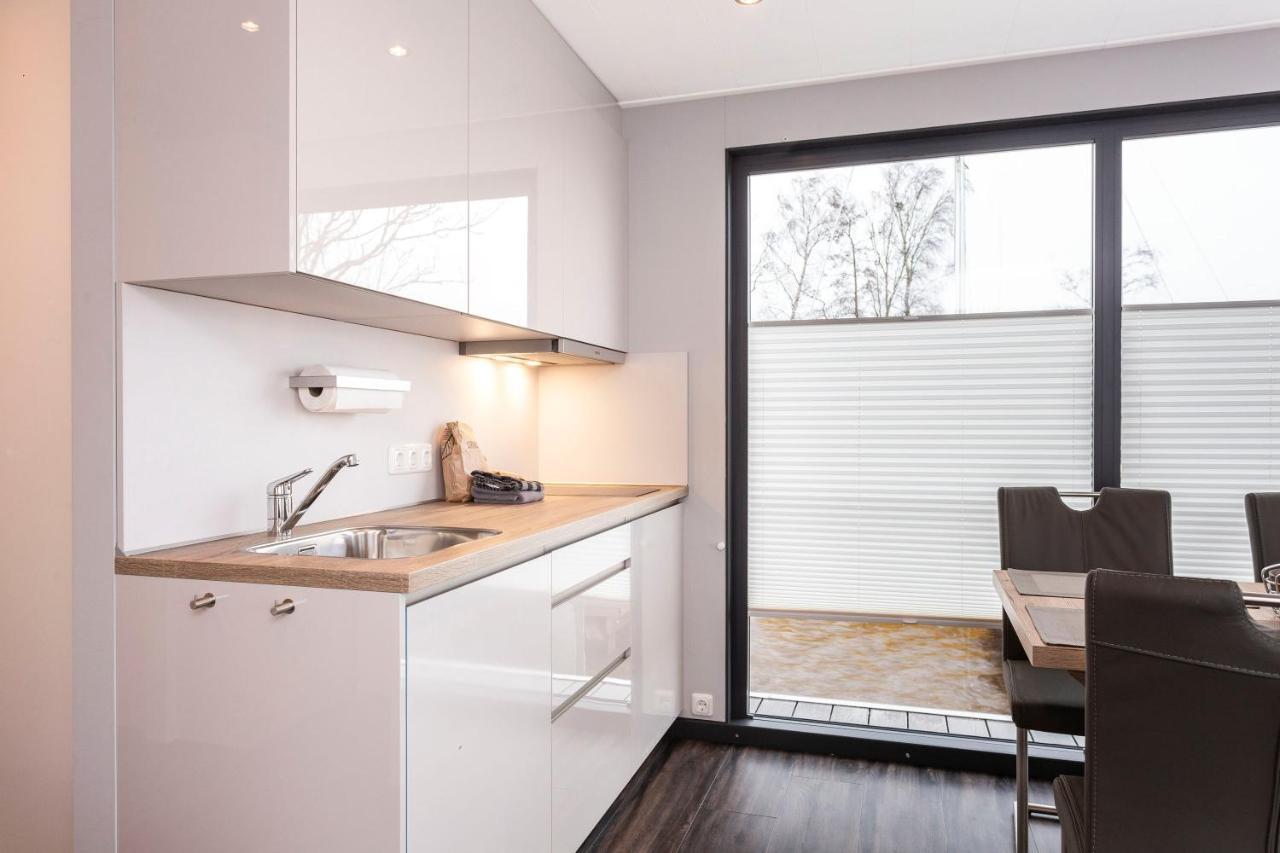 Welcome In - Houseboat 'Elysium' Met Eigen Aanlegsteiger Sneek - Offingawier Exterior photo