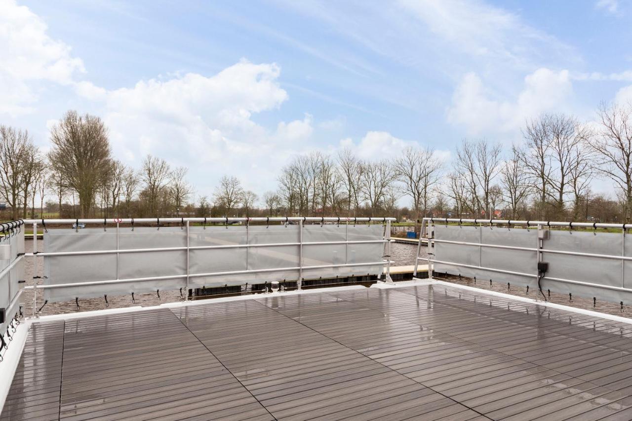 Welcome In - Houseboat 'Elysium' Met Eigen Aanlegsteiger Sneek - Offingawier Exterior photo