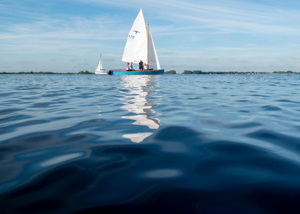 Welcome In - Houseboat 'Elysium' Met Eigen Aanlegsteiger Sneek - Offingawier Exterior photo